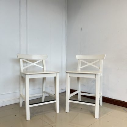 เก้าอี้บาร์ แบรนด์ IKEA รุ่น INGOLF โครงขาไม้ยางสีขาว