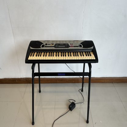 คีย์บอร์ดไฟฟ้า พร้อมขาตั้ง แบรนด์ Yamaha รุ่น EZ-20