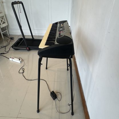 คีย์บอร์ดไฟฟ้า พร้อมขาตั้ง แบรนด์ Yamaha รุ่น EZ-20