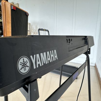 คีย์บอร์ดไฟฟ้า พร้อมขาตั้ง แบรนด์ Yamaha รุ่น EZ-20