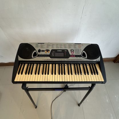 คีย์บอร์ดไฟฟ้า พร้อมขาตั้ง แบรนด์ Yamaha รุ่น EZ-20