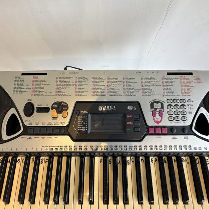 คีย์บอร์ดไฟฟ้า พร้อมขาตั้ง แบรนด์ Yamaha รุ่น EZ-20