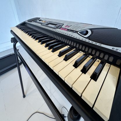 คีย์บอร์ดไฟฟ้า พร้อมขาตั้ง แบรนด์ Yamaha รุ่น EZ-20