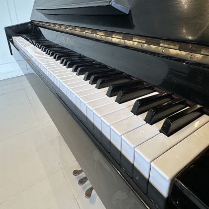 เปียโนไม้จริง แบรนด์ HEILMANN สีดำไฮกรอส