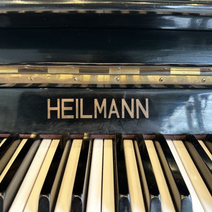 เปียโนไม้จริง แบรนด์ HEILMANN สีดำไฮกรอส