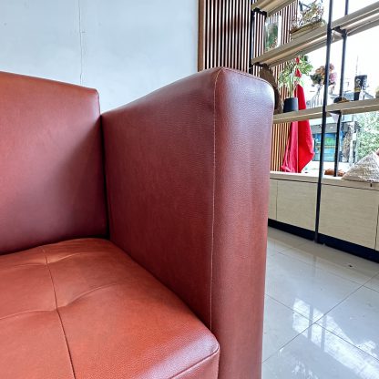 เก้าอี้อาร์มแชร์ เบาะหนัง PU ดึงดุมสีน้ำตาลเข้ม