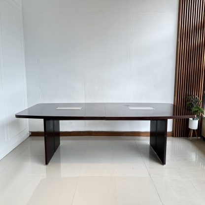 โต๊ะประชุม 8-10 ที่นั่ง ท็อปมีช่องรางปลั๊ก 2 ช่อง โครงไม้ MDF