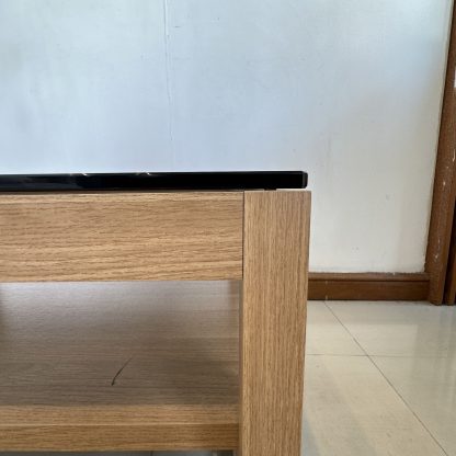 โต๊ะกลาง ท็อปกระจก โครงไม้ MDF สีน้ำตาลลายไม้