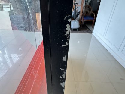 ตู้โชว์กระจก ชั้นโชว์ไม้ MDF หุ้มหนัง PU สีแดง