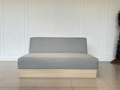 โซฟา 2-3 ที่นั่งเบาะผ้าสีเทา โครงขาไม้ MDF สีบีชลายไม้