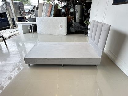 เตียง ขนาด 3.5 ฟุต ฐานหุ้มผ้ากำมะหยี่สีเทา