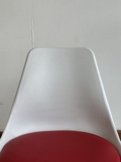 เก้าอี้สไตล์โมเดิร์น เบาะพลาสติกสีขาว หุ้มหนัง PU สีแดง