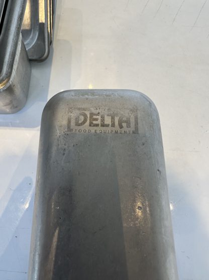ถาดหลุมใสท็อปปิ้งสแตนแลลส พร้อมฝาปิด แบรนด์ DELTA แบบที่ 1