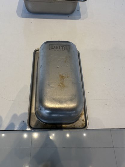 ถาดหลุมใสท็อปปิ้งสแตนแลลส พร้อมฝาปิด แบรนด์ DELTA แบบที่ 3