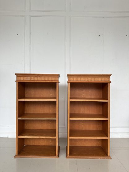 ชั้นโชว์ 4 ช่องวางของ โครงไม้จริงสีน้ำตาล