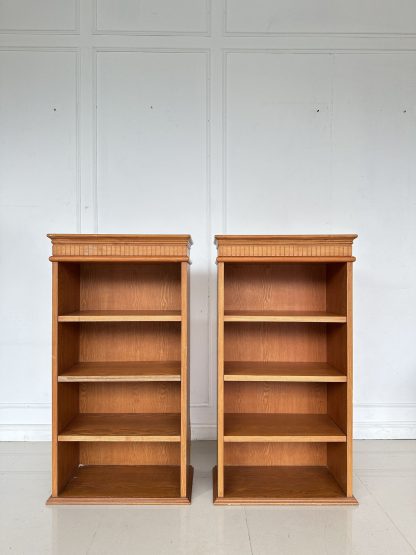 ชั้นโชว์ 4 ช่องวางของ โครงไม้จริงสีน้ำตาล