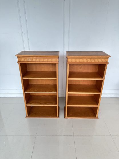 ชั้นโชว์ 4 ช่องวางของ โครงไม้จริงสีน้ำตาล