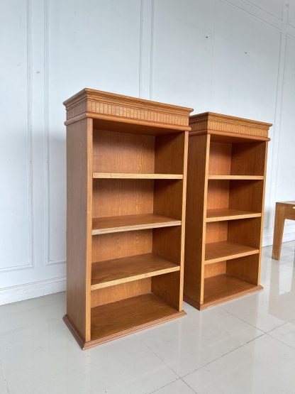 ชั้นโชว์ 4 ช่องวางของ โครงไม้จริงสีน้ำตาล