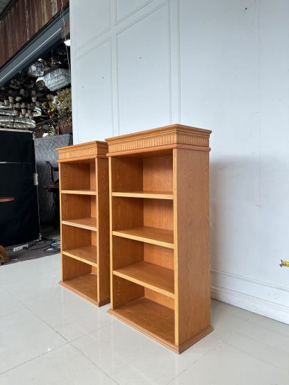 ชั้นโชว์ 4 ช่องวางของ โครงไม้จริงสีน้ำตาล