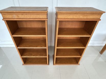 ชั้นโชว์ 4 ช่องวางของ โครงไม้จริงสีน้ำตาล
