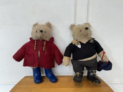 ตุ๊กตาหมีวินเทจ Paddington Bear ชุดกันฝนรองเท้าบูด และ ชุดนักฟุตบอล