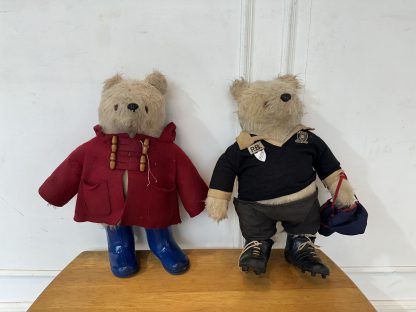 ตุ๊กตาหมีวินเทจ Paddington Bear ชุดกันฝนรองเท้าบูด และ ชุดนักฟุตบอล