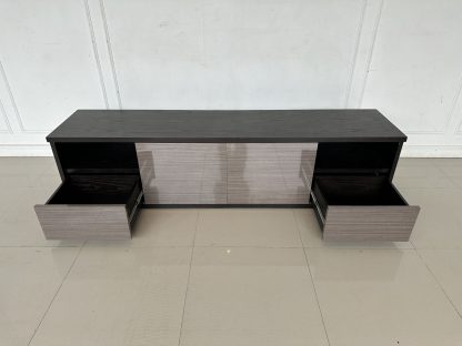 ตู้วางทีวี 2 บานเลื่อน 2 ลิ้นชัก ช่องกลางมี 4 ช่อง