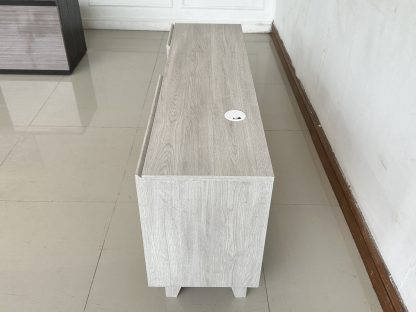 ตู้วางทีวี 3 บานเปิด โครงไม้ MDF ลายไม้สีเทา