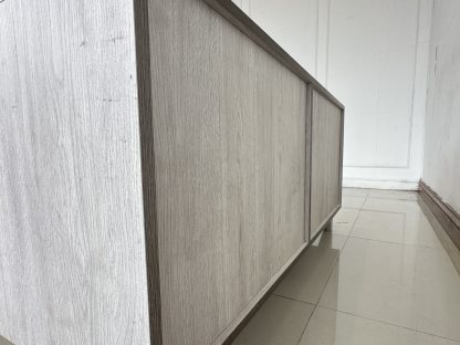 ตู้วางทีวี 3 บานเปิด โครงไม้ MDF ลายไม้สีเทา