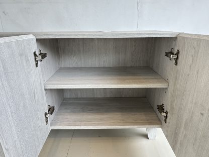 ตู้วางทีวี 3 บานเปิด โครงไม้ MDF ลายไม้สีเทา