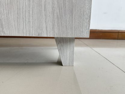 ตู้วางทีวี 3 บานเปิด โครงไม้ MDF ลายไม้สีเทา