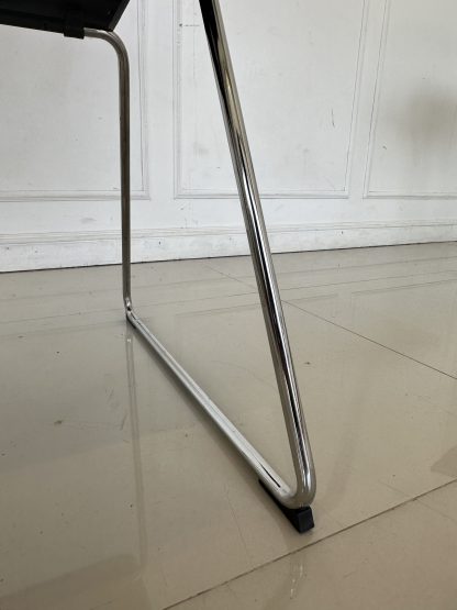 เก้าอี้ แบรนด์ IKEA รุ่น VOLFGANG เบาะหุ้มหนัง PU สีดำ