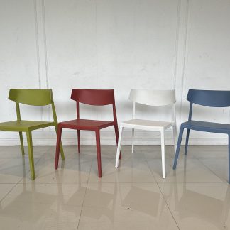 เก้าอี้ เบาะหนัง PU สีเทา โครงเบาะพลาสติกสีเทา ขาไม้สน