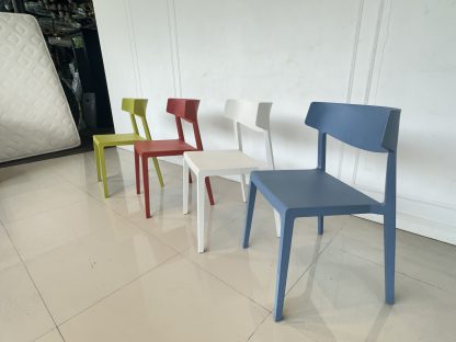 เก้าอี้ แบรนด์ ACTIU (Made in Spain) วัสดุพลาสติก Polypropylene กันแสง UV ได้ Design by RAMOS BASSOLS