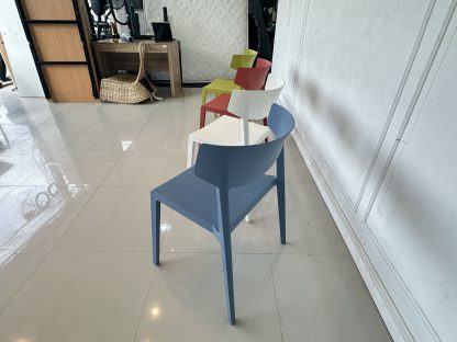 เก้าอี้ แบรนด์ ACTIU (Made in Spain) วัสดุพลาสติก Polypropylene กันแสง UV ได้ Design by RAMOS BASSOLS