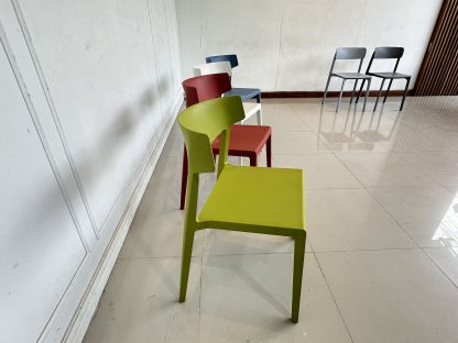 เก้าอี้ แบรนด์ ACTIU (Made in Spain) วัสดุพลาสติก Polypropylene กันแสง UV ได้ Design by RAMOS BASSOLS