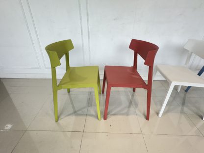 เก้าอี้ แบรนด์ ACTIU (Made in Spain) วัสดุพลาสติก Polypropylene กันแสง UV ได้ Design by RAMOS BASSOLS