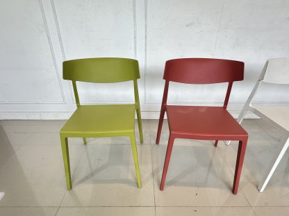 เก้าอี้ แบรนด์ ACTIU (Made in Spain) วัสดุพลาสติก Polypropylene กันแสง UV ได้ Design by RAMOS BASSOLS