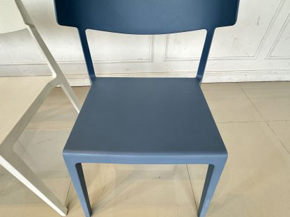เก้าอี้ แบรนด์ ACTIU (Made in Spain) วัสดุพลาสติก Polypropylene กันแสง UV ได้ Design by RAMOS BASSOLS