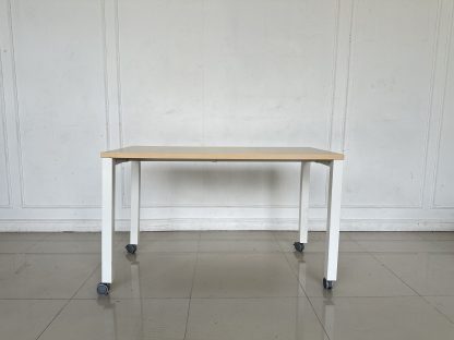 โต๊ะทำงาน ท็อปไม้ MDF สีบีชลายไม้ ขาเหล็กสีขาว ล้อเลื่อนล็อคได้