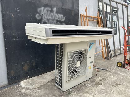 เครื่องปรับอากาศ แบรนด์ Daikin แรุ่ FHNQ36NV2S ขนาด 37,500 BTU