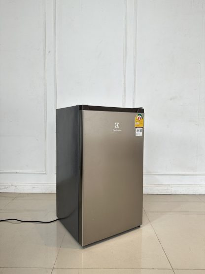 ตู้เย็นมินิบาร์ 1 ประตู แบรนด์ ELECTROLUX รุ่น EUM0930AD-TH ขนาดความจุ 3.3 คิว