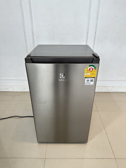 ตู้เย็นมินิบาร์ 1 ประตู แบรนด์ ELECTROLUX รุ่น EUM0930AD-TH ขนาดความจุ 3.3 คิว