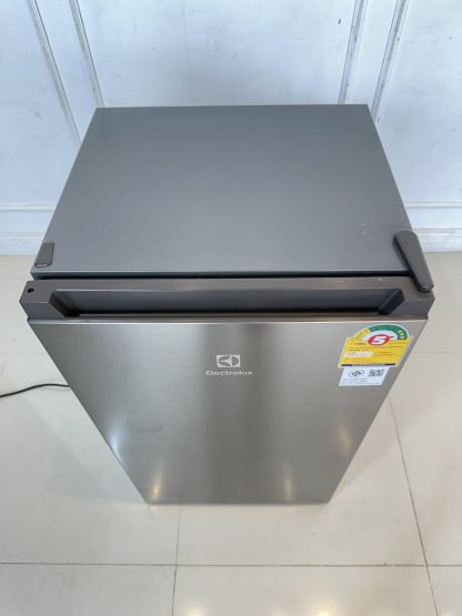 ตู้เย็นมินิบาร์ 1 ประตู แบรนด์ ELECTROLUX รุ่น EUM0930AD-TH ขนาดความจุ 3.3 คิว