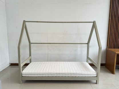 เตียงเด็ก ขนาด 3 ฟุต ทรงบ้าน พร้อมฟูกโฟม แบรนด์ IKEA รุ่น MALFORS