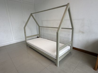 เตียงเด็ก ขนาด 3 ฟุต ทรงบ้าน พร้อมฟูกโฟม แบรนด์ IKEA รุ่น MALFORS