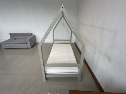เตียงเด็ก ขนาด 3 ฟุต ทรงบ้าน พร้อมฟูกโฟม แบรนด์ IKEA รุ่น MALFORS