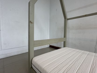 เตียงเด็ก ขนาด 3 ฟุต ทรงบ้าน พร้อมฟูกโฟม แบรนด์ IKEA รุ่น MALFORS
