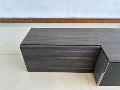 ตู้วางทีวีติดผนัง 3 ลิ้นชัก โครงไม้ MDF สีน้ำตาลลายไม้
