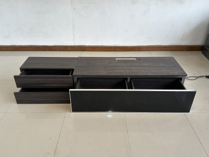 ตู้วางทีวีติดผนัง 3 ลิ้นชัก โครงไม้ MDF สีน้ำตาลลายไม้